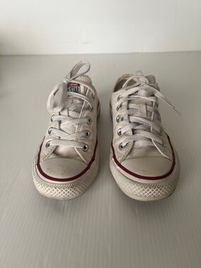 Converse Tennis Shoes